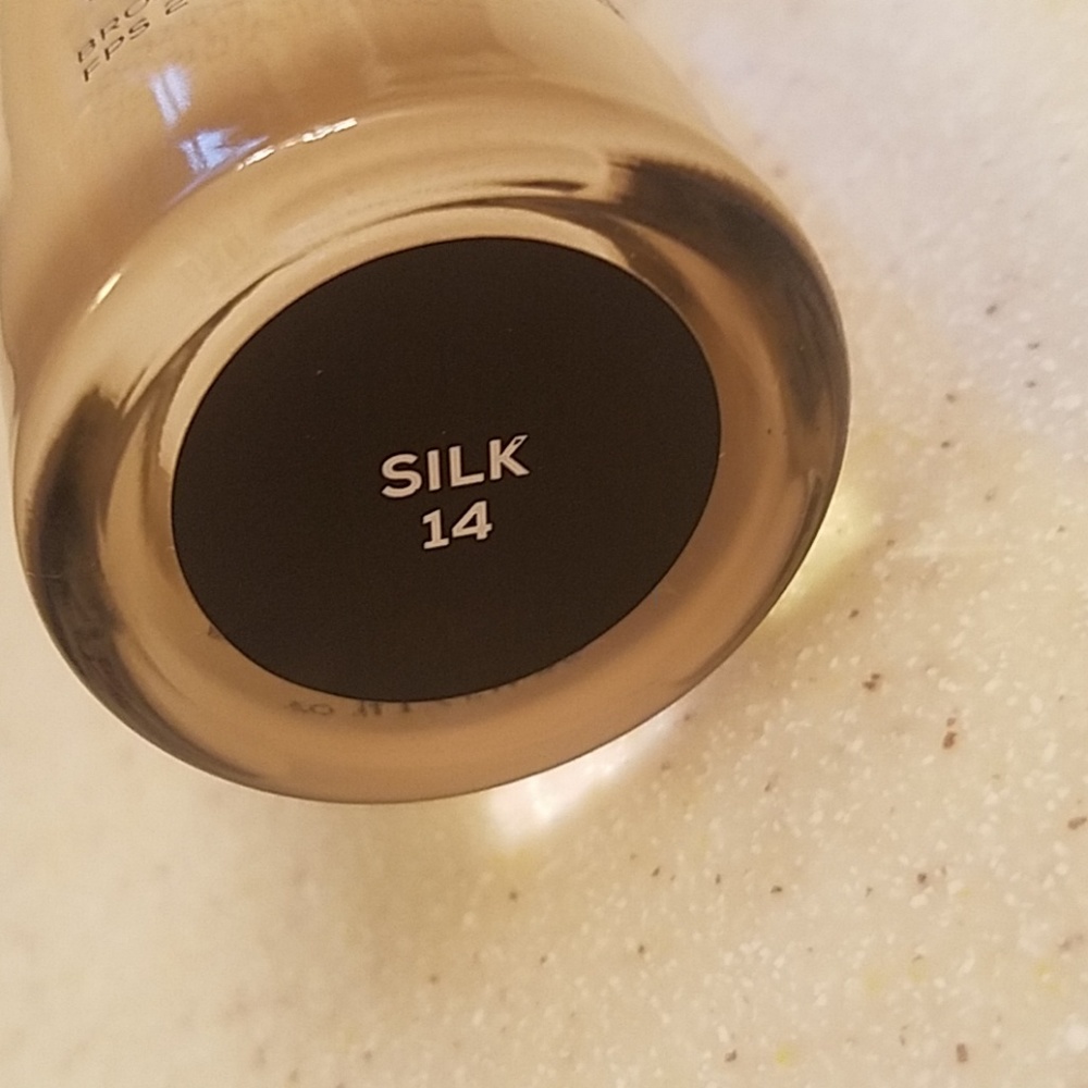 BareMinerals BarePro Silk 15 Liquid SPF 20 - Picture 3 of 4